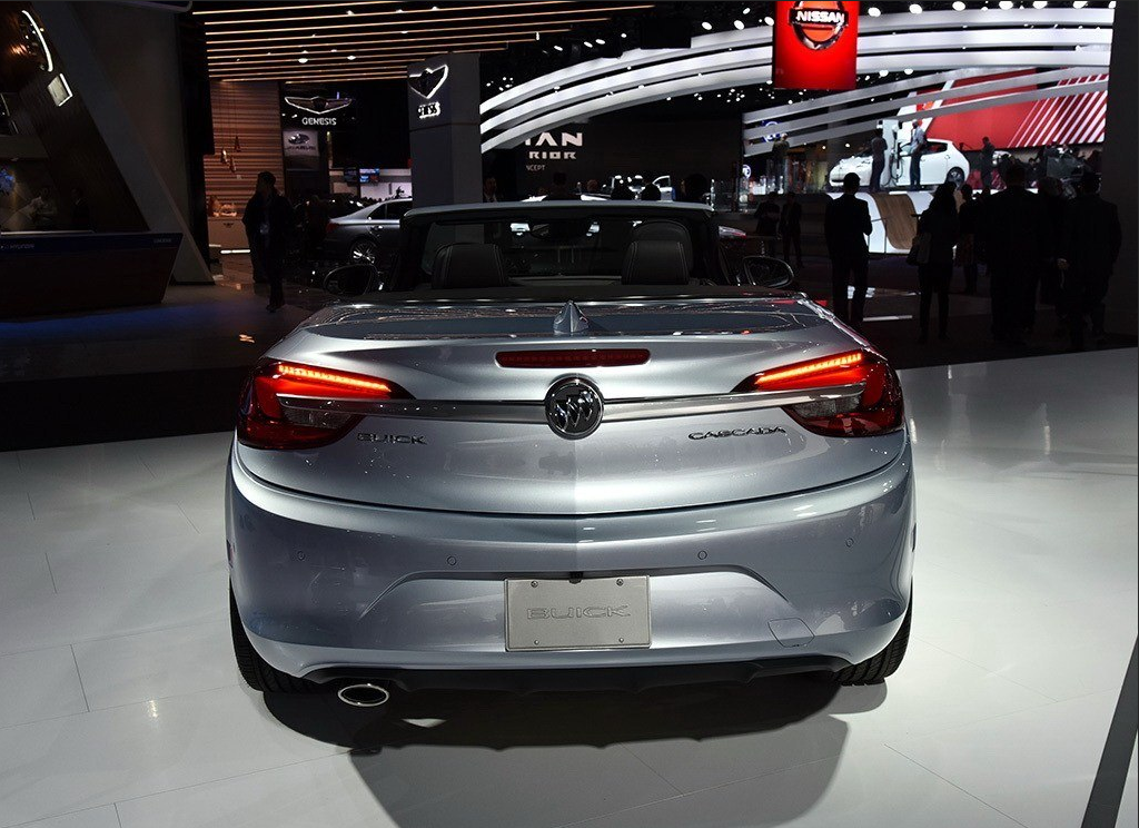 今天我来为大家介绍一款别克cascada敞篷跑车,这款车是一款时尚的紧凑