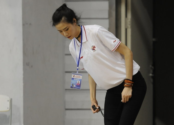 篮球女神许诺,1米95的身高,肤白貌美气质佳,32岁仍然单身