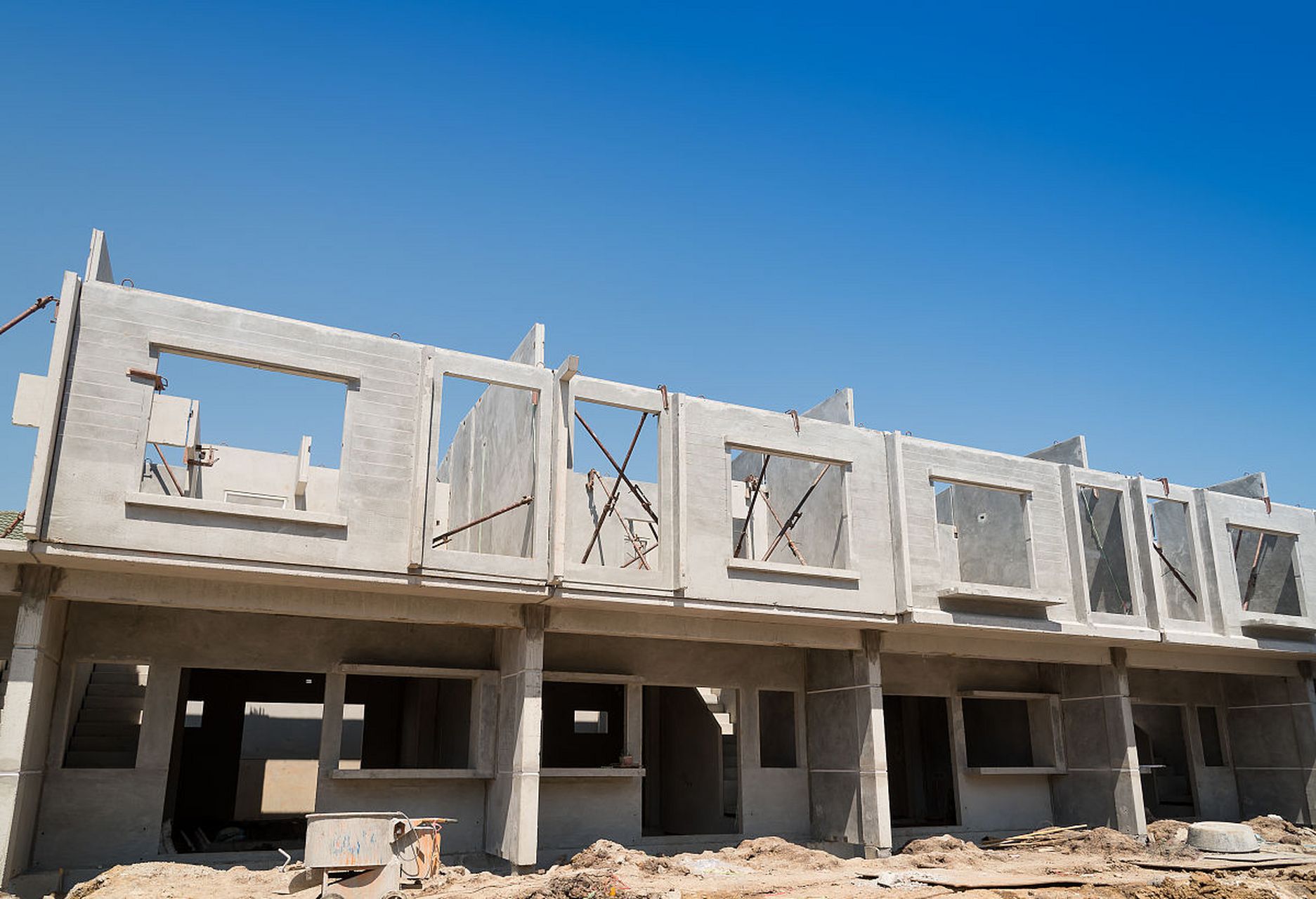 预制板房质量无法保证,功能性和美观性差,寿命短,对环境有负面影响.