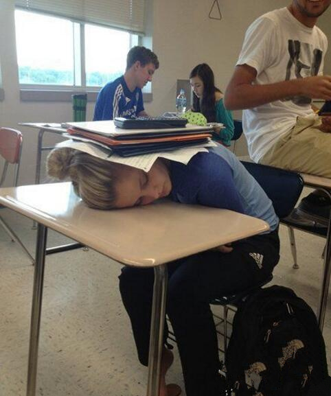 妹子,你前世应该是一根麻花吧?腿拧成这个熊样不难受吗?