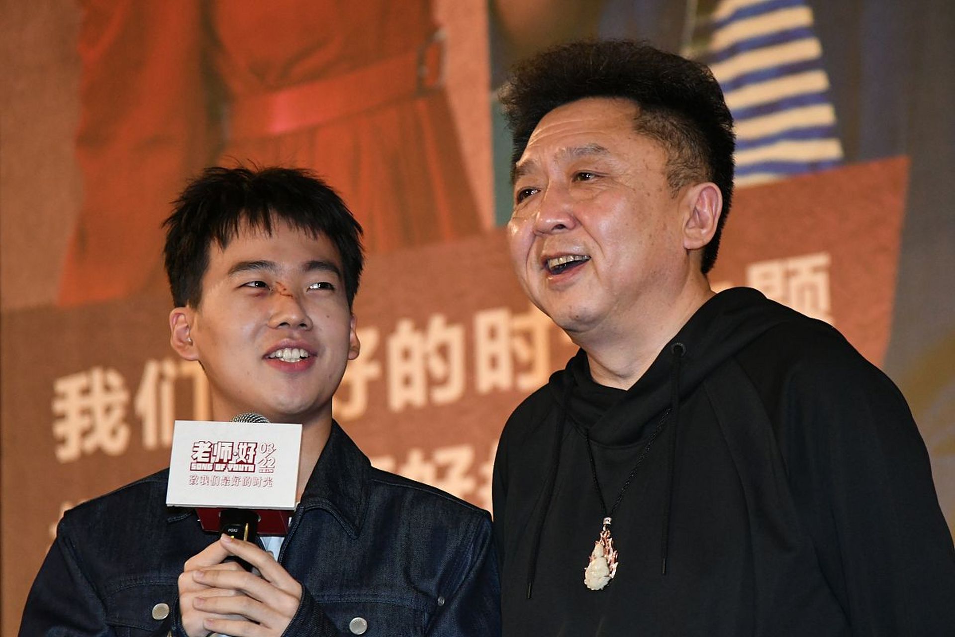 相声演员郭德纲的长子郭麒麟拜于谦为师,并在于谦家住了多年,两人