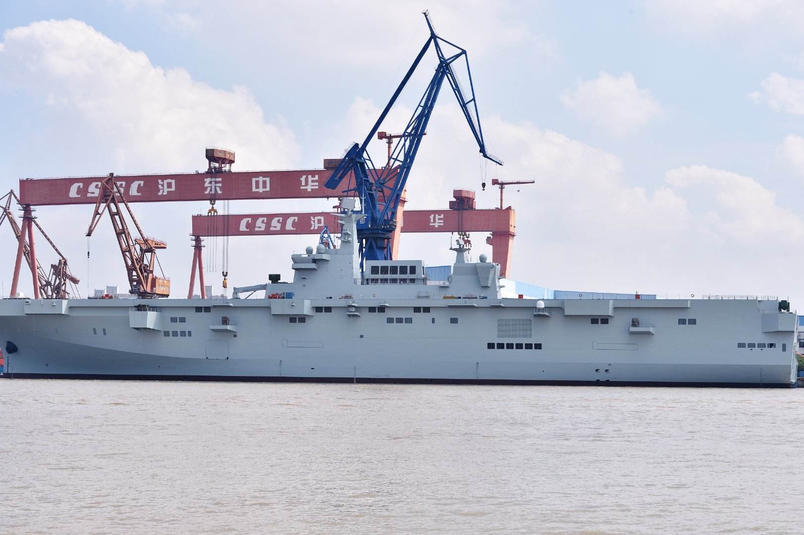 075两栖攻击舰将如何命名?海军发言人给出答案:与航母地位相同