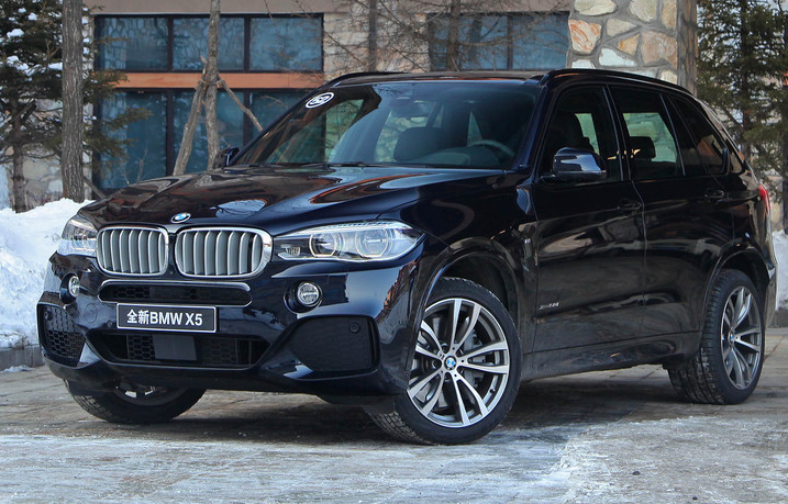 外观设计很大气时尚的宝马-x5,给人一种豪华感