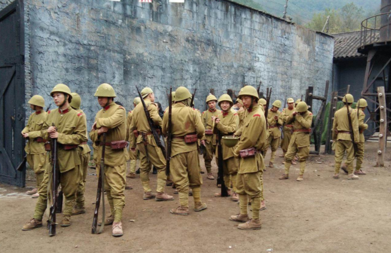 重庆姑娘放弃国企工作,成为横漂,三年来:当"裸替"一场赚五千