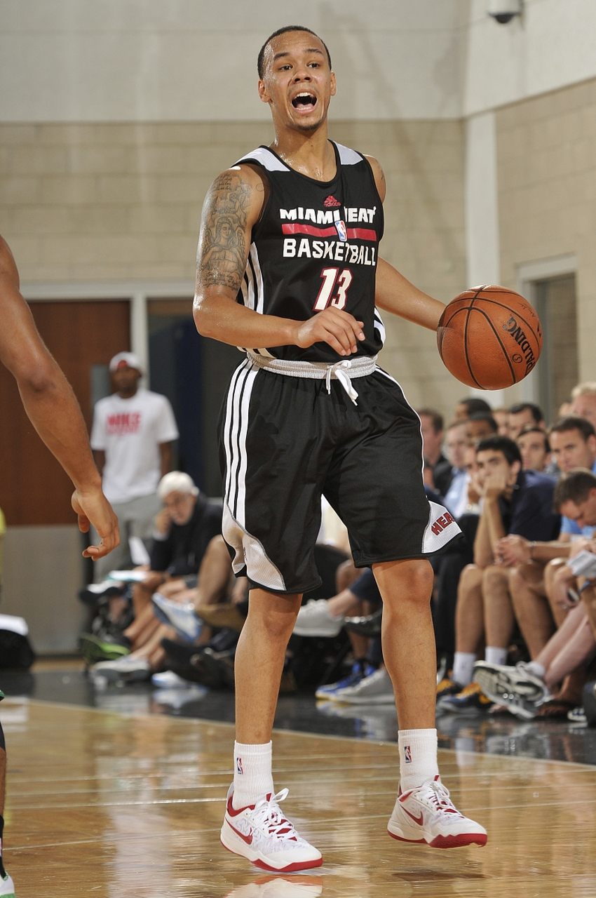 nba自由球员马利克比斯利终于找到了新东家,签约底薪加盟雄鹿,这一