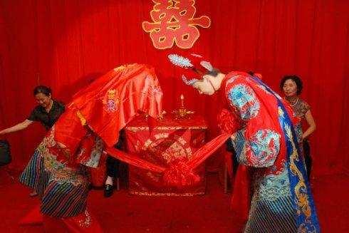 为什么在中国古代婚礼上要一拜天地,二拜高堂呢?