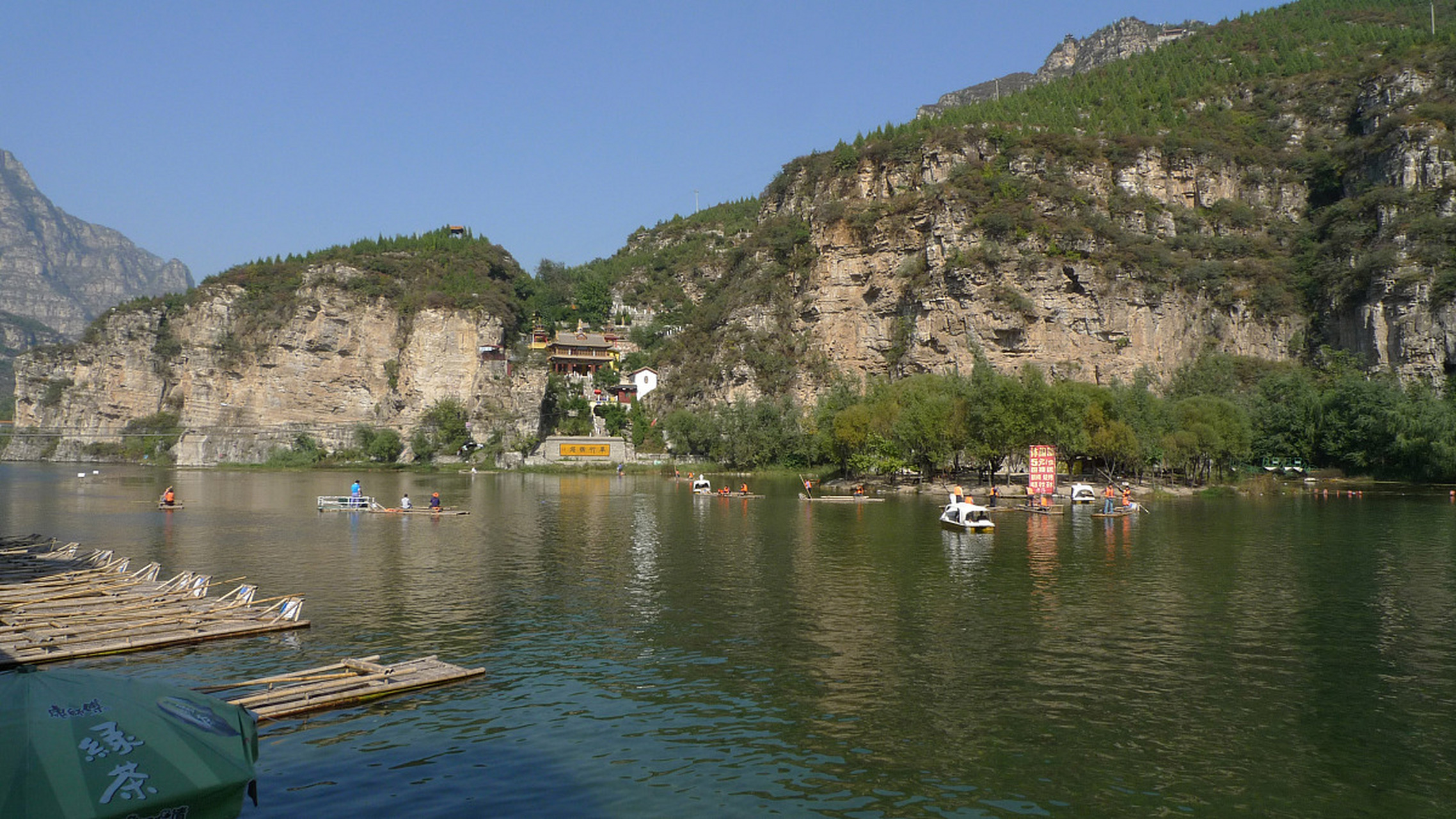 十渡风景区是北京房山区的一处融合自然风光和人文历史的旅游胜地,以