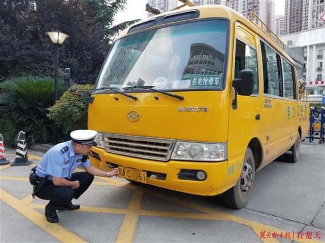 "电力工程车"竟明目张胆套牌,车辆究竟哪来的?