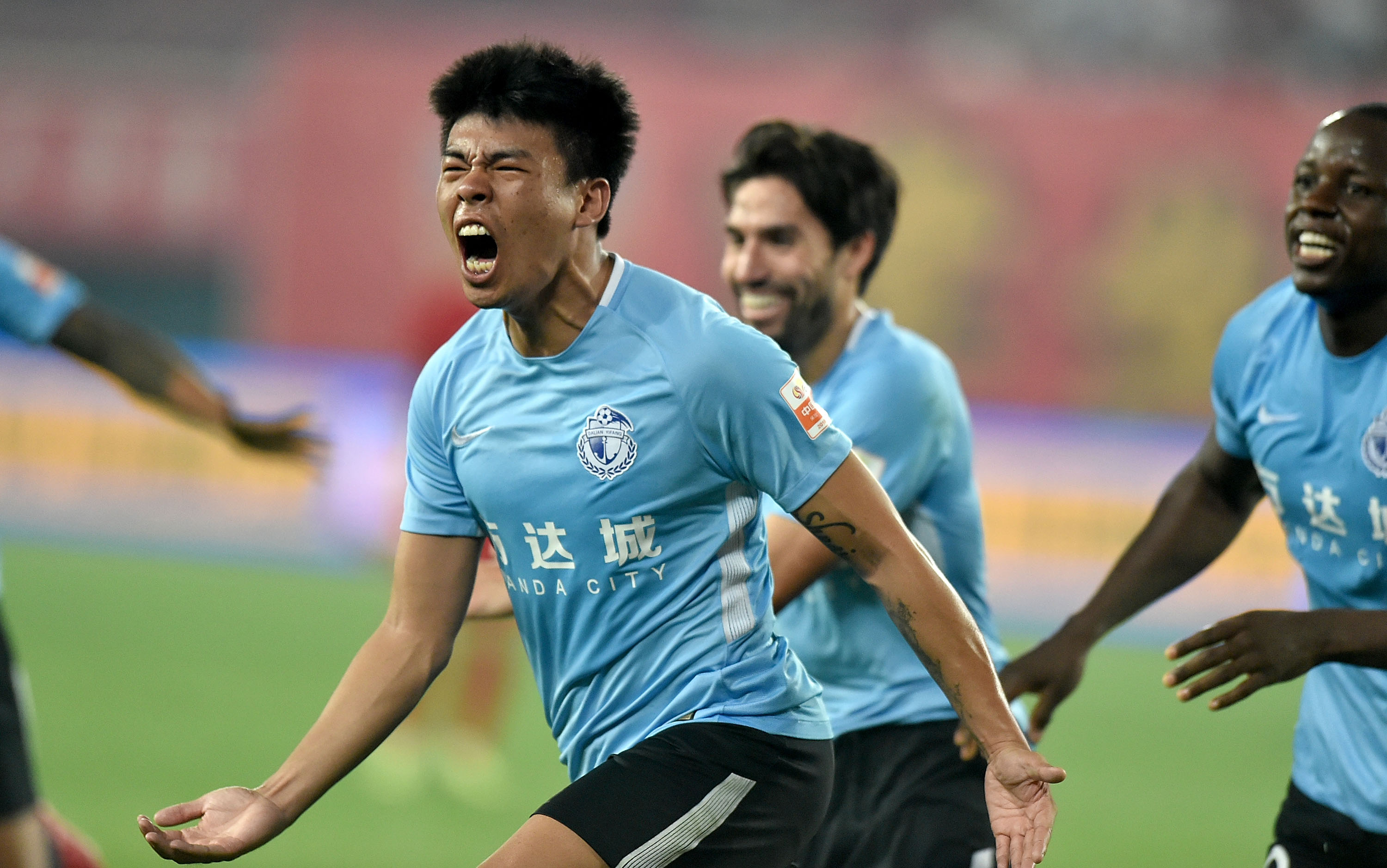 足球——中超:大连一方胜天津权健(3)