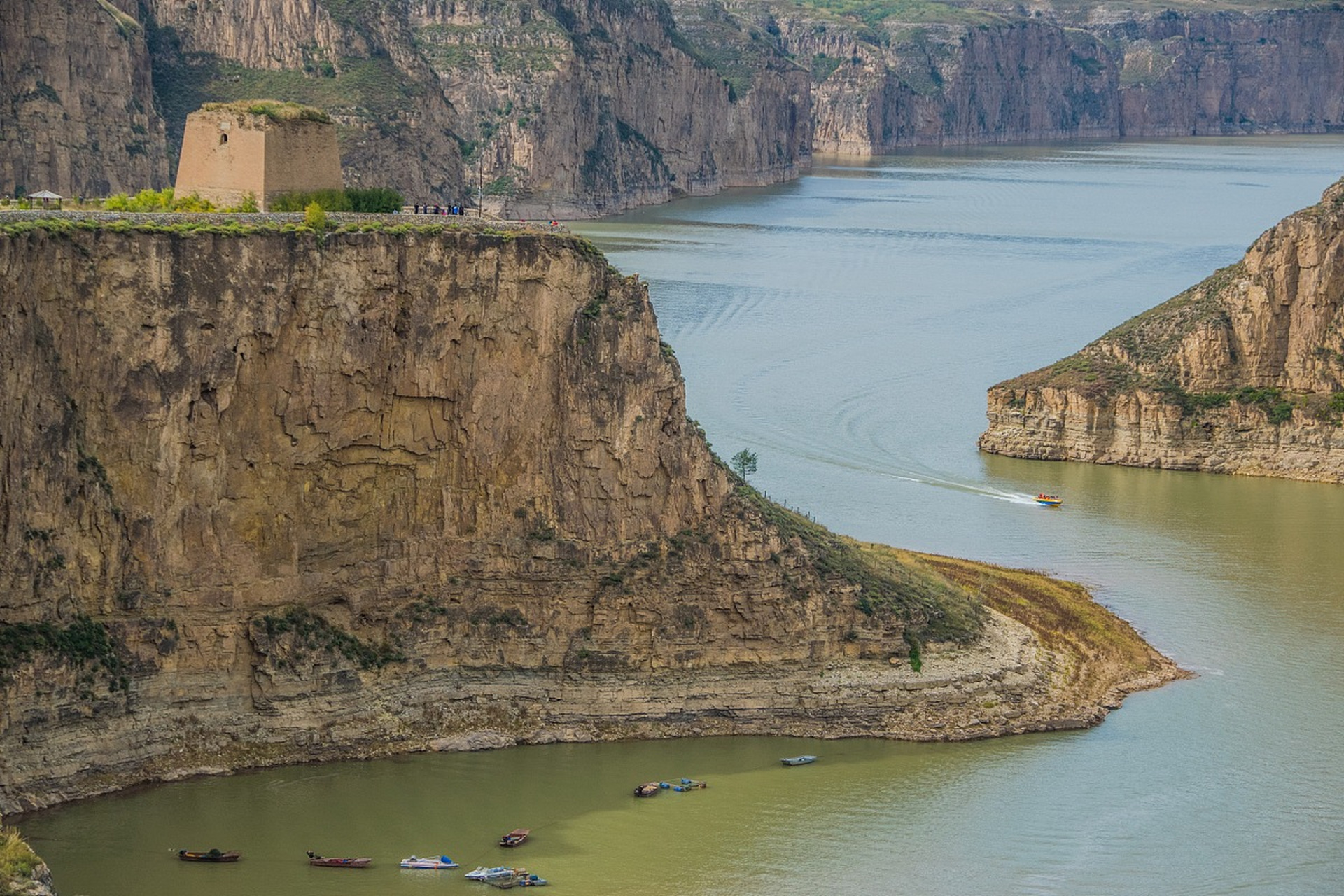 镜头里的春天# 春季游玩甘肃临夏黄河三峡还有丰富的民俗文化.