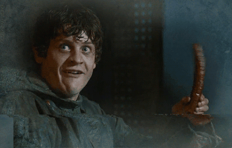 拉姆斯波顿除了培养臭佬,还有哪些恶习?真实的他更残忍