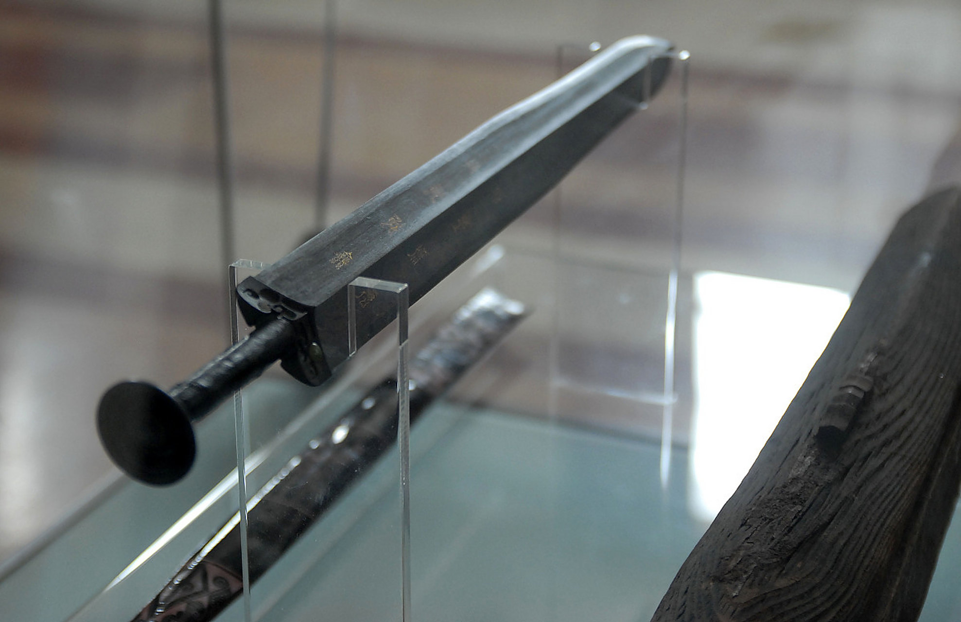 越王勾践剑,春秋晚期越国青铜器,青铜器具,武器国家一级文物,1965年