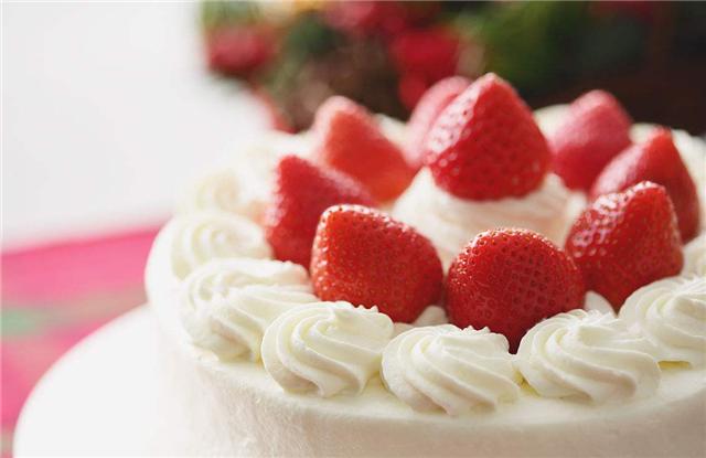 草莓遇见蛋糕 好吃到停不下来