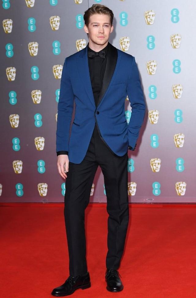 霉霉男友蓝西装配黑裤闪耀红毯!露额头好儒雅,不愧是"霉姐夫"