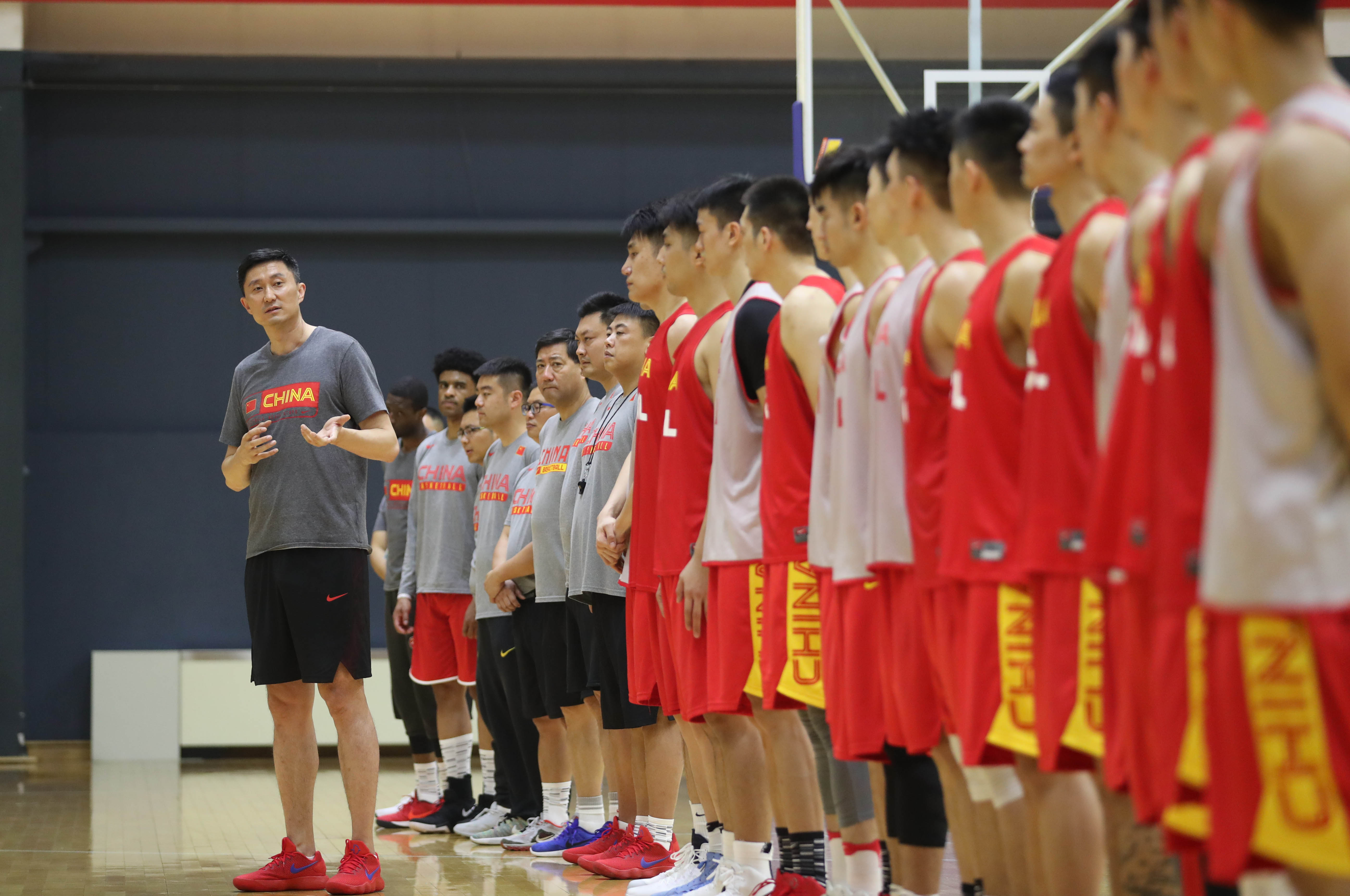 篮球——中国男篮蓝队举行公开训练课(10)