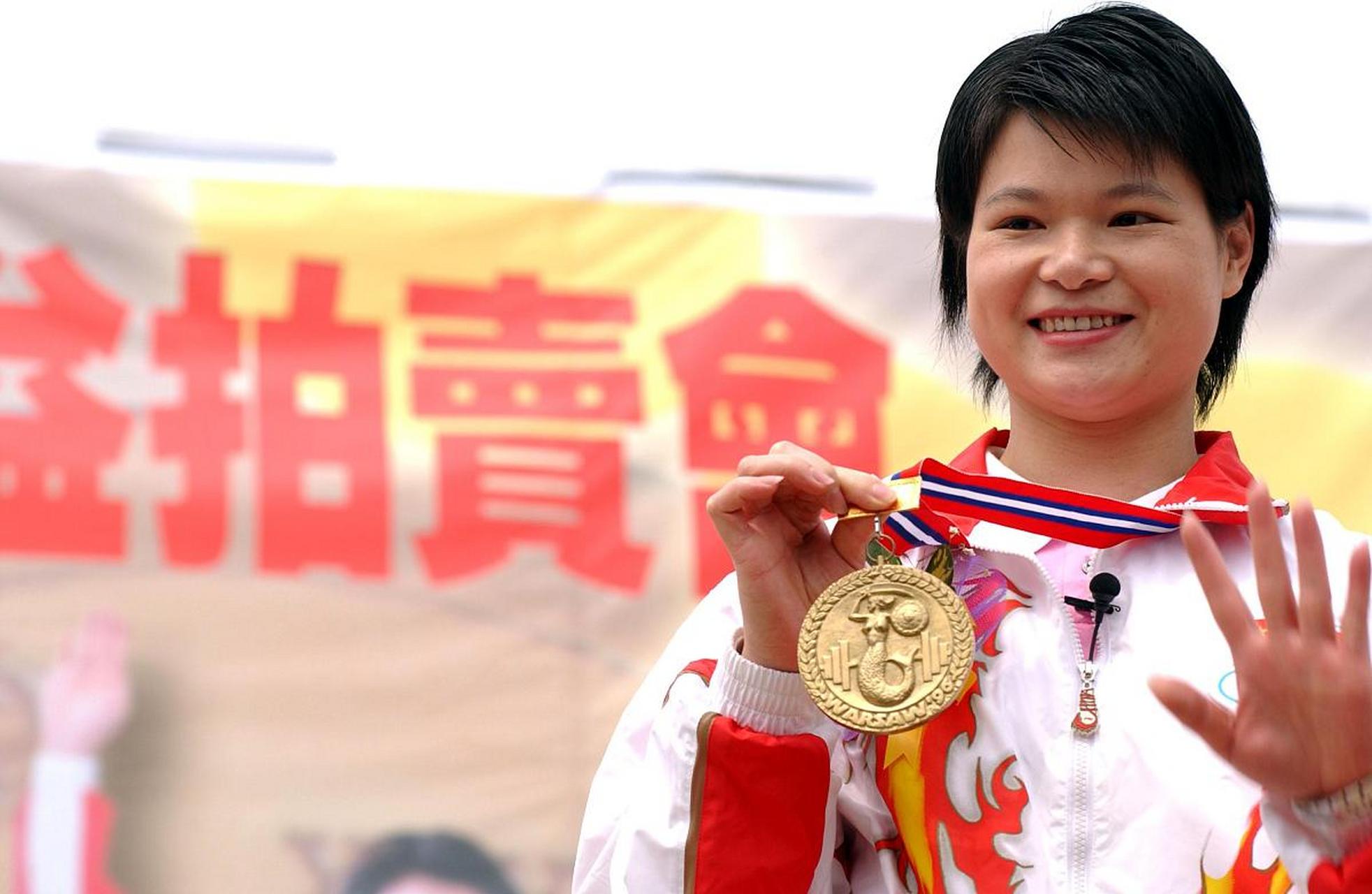 1993年,年仅十六岁的陈晓敏加盟了强手林立的中国举重队icon,在九三年