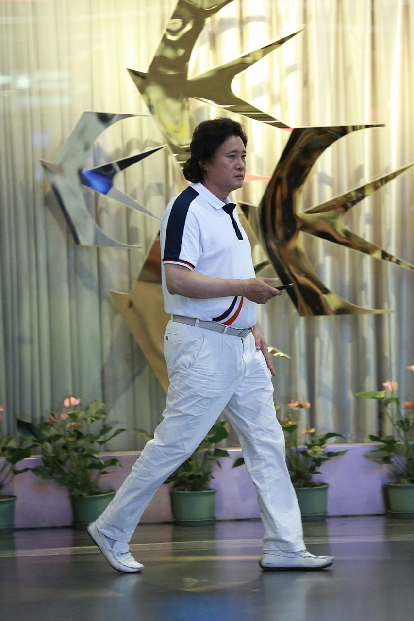 3月4日,中国知名男高音歌手戴玉强为母亲举办葬礼,地点是河北的廊坊市