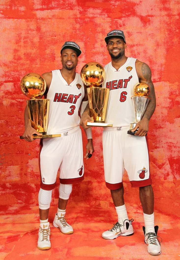 nba巨星詹姆斯首度问鼎nba总冠军时的写真集,霸气十足