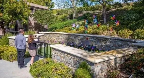 疑似科比坟墓被挖开!真相令人愤怒!