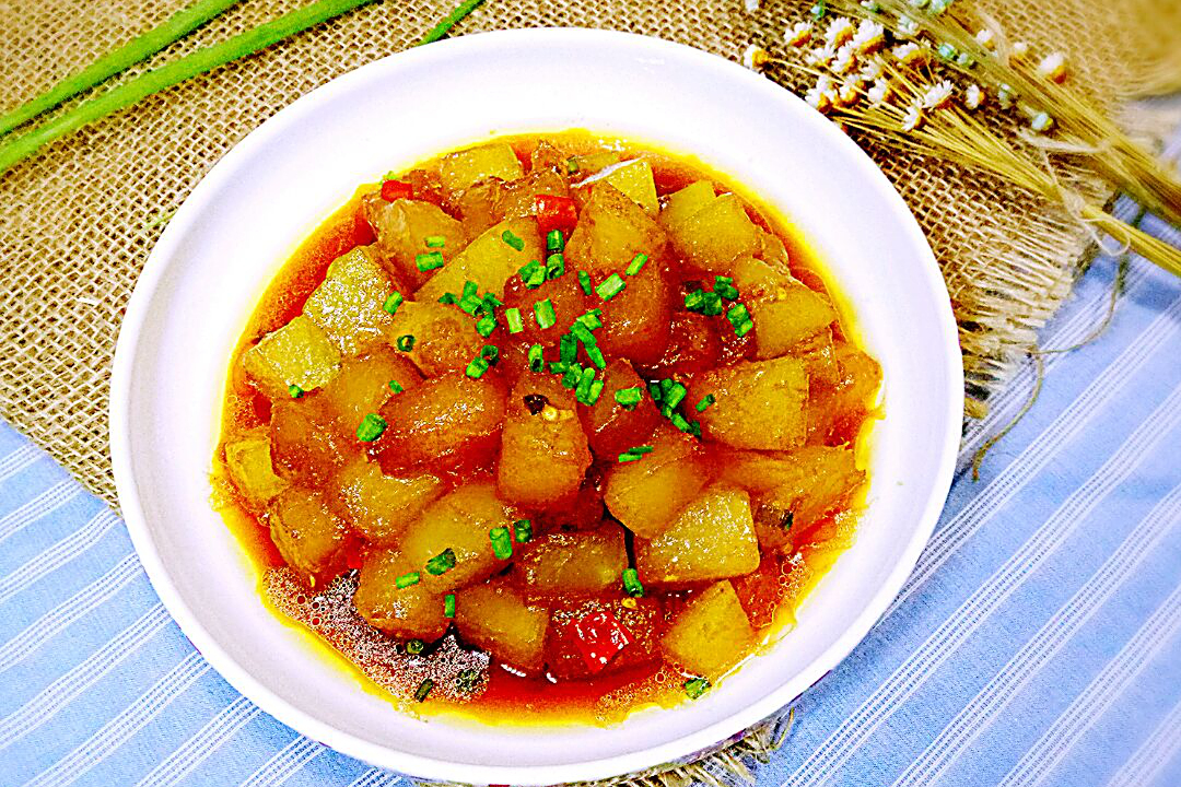 大厨推荐美食:蚝油烧冬瓜,制作起来非常简单,味道清新可口