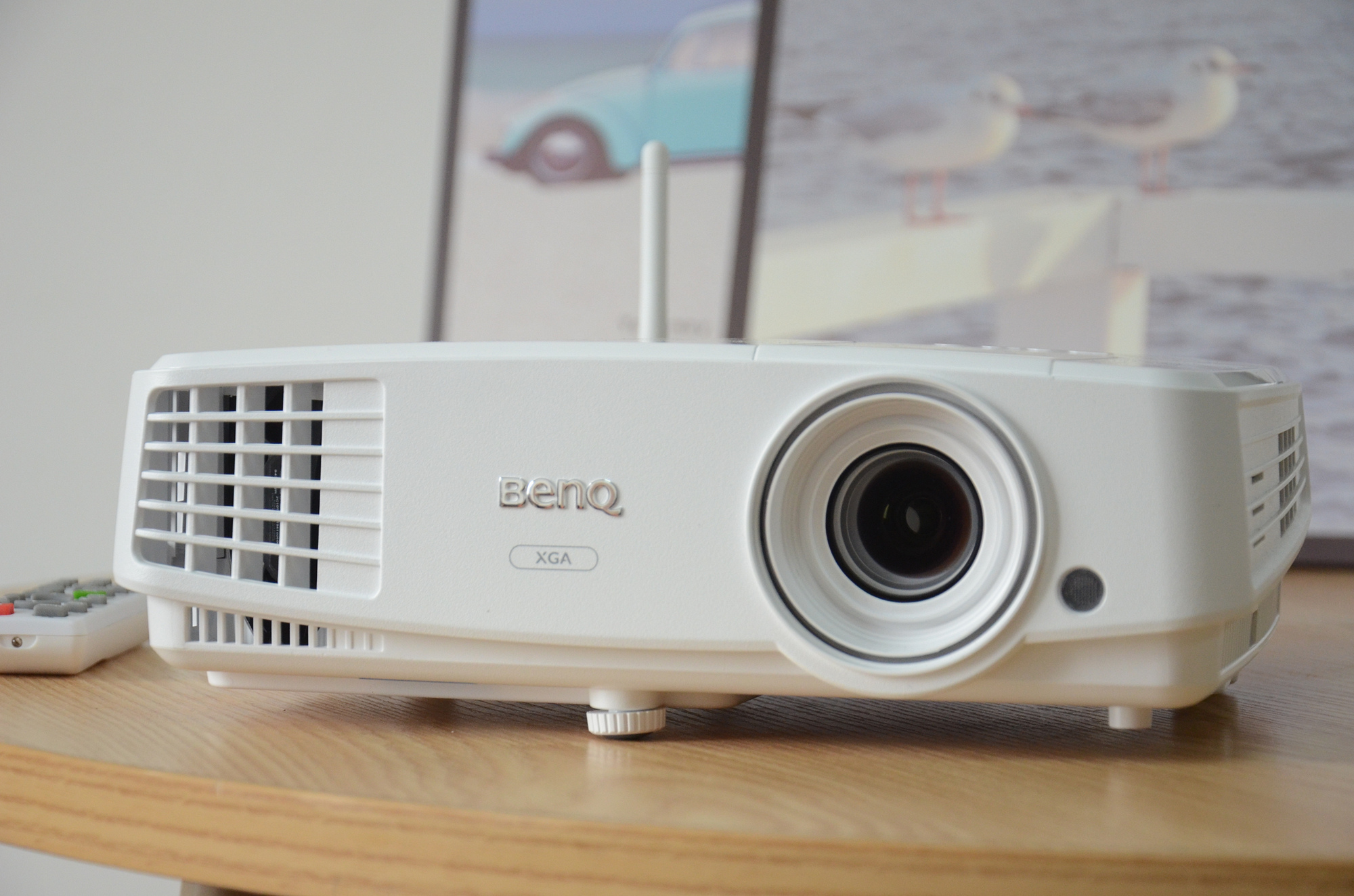 明基e500办公投影仪评测:搭载智能系统,3300高亮流明设计