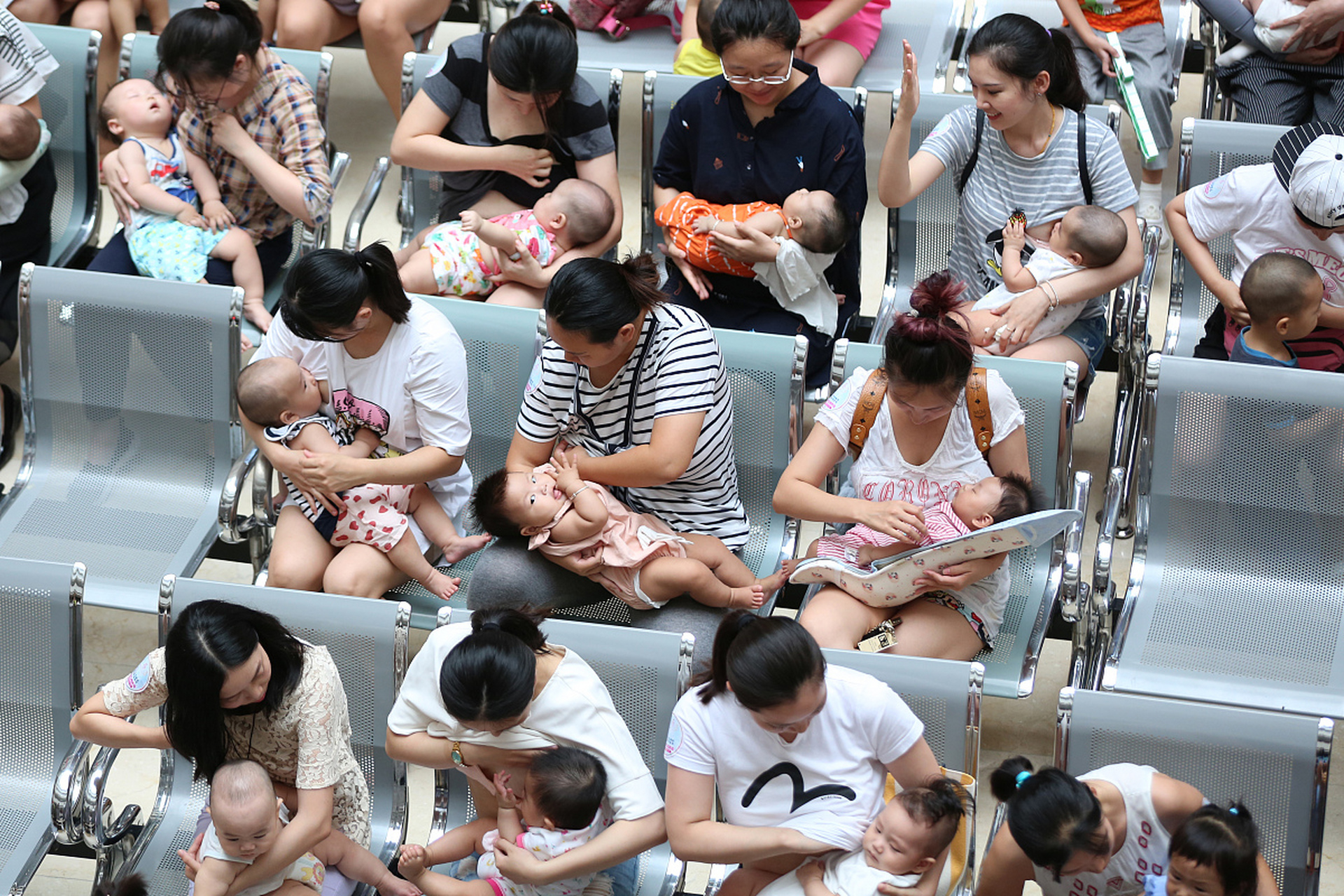 母乳喂养照片图图片