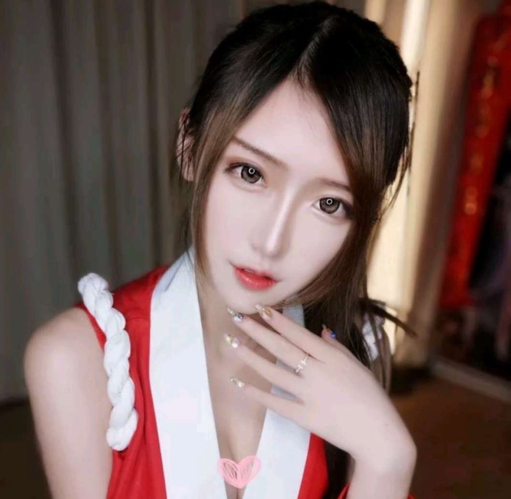 腐团儿以男友视角给水友比心,忽然的微笑美出新高度,水友:爱了