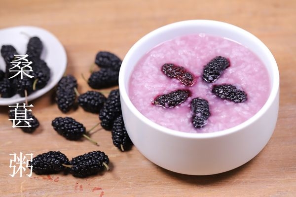 水果之中的"花青素之王",早晨喝一碗,坚持一个月,皮肤白又亮