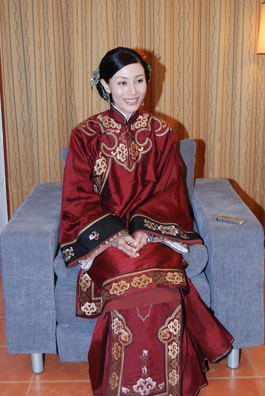 以李嘉欣为例,颜值高的人穿什么都好看!