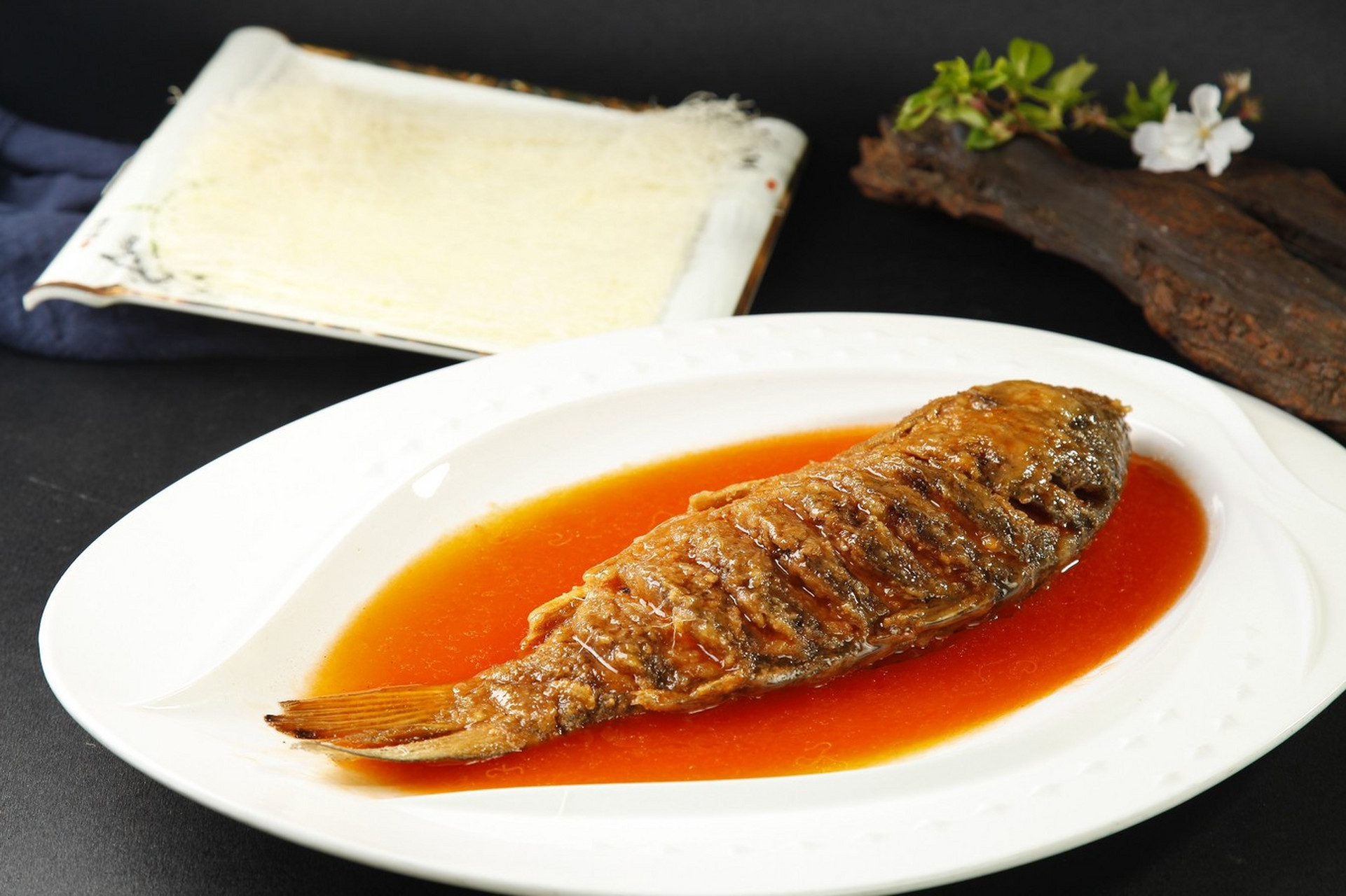 "出身市井"的东京食坊提供的开封小吃则十分接地气.