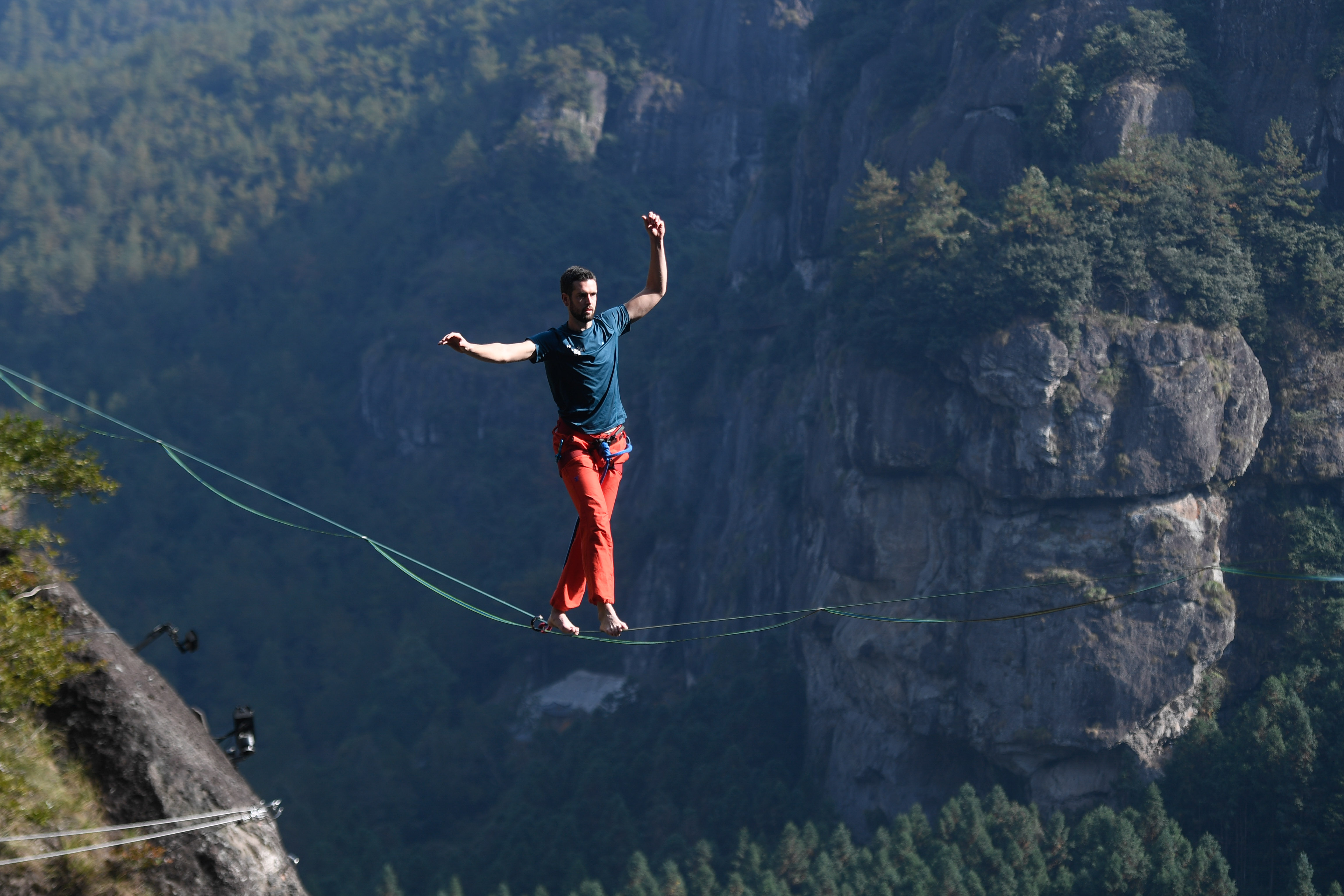 第六届全球高空扁带挑战赛在浙江仙居举办