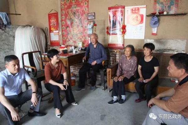【时政报道】张成仙到龙居镇开展走访慰问贫困户活动