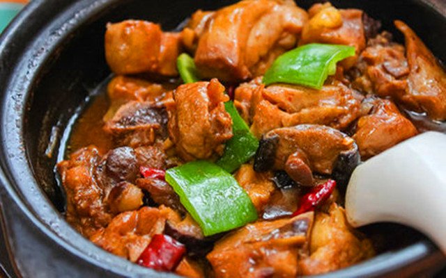 家庭轻松菜系美味至极的黄焖鸡非常熟悉的菜