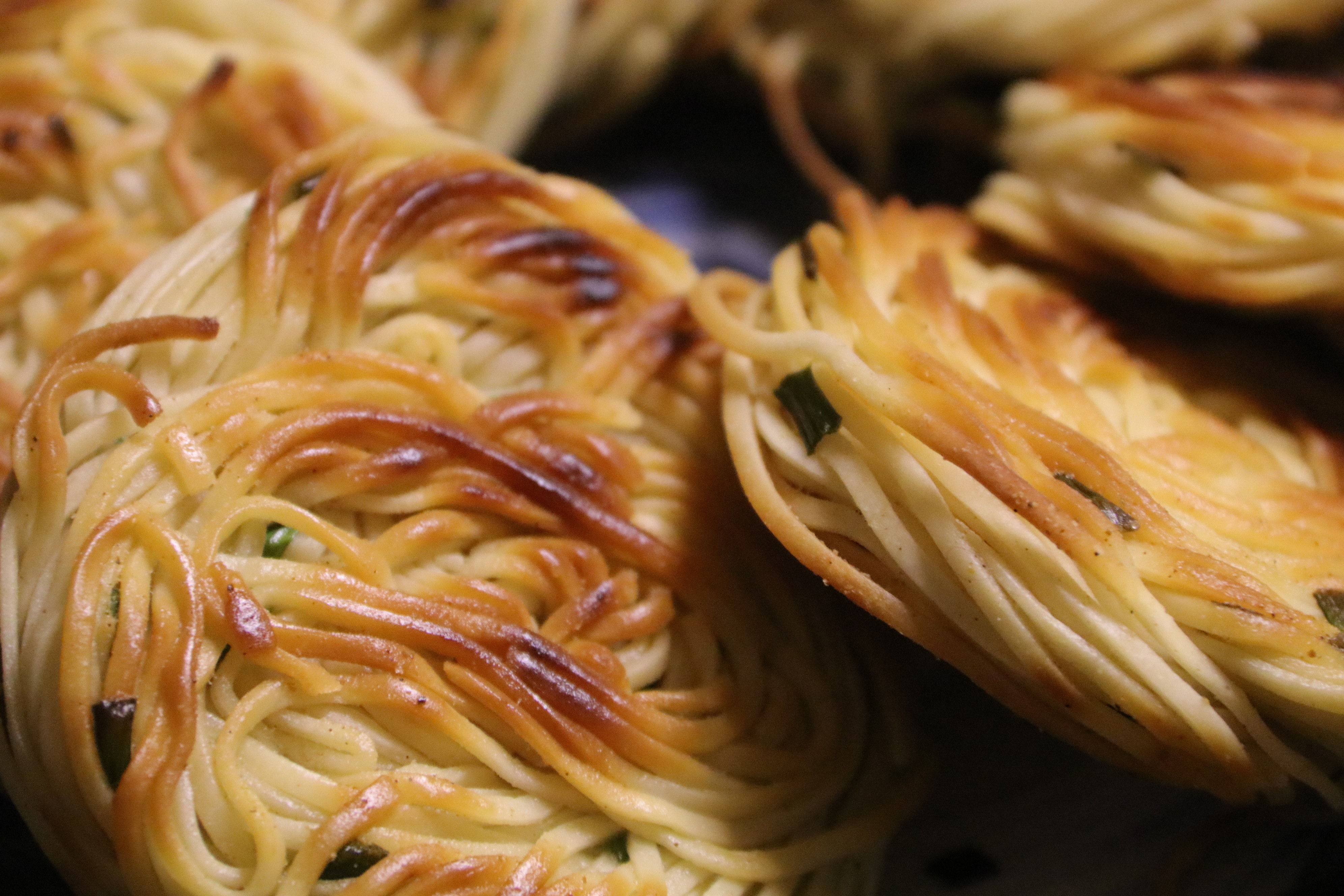 做好的盘丝饼呢就是这样,千丝万缕,外部酥脆,内里柔软劲道.