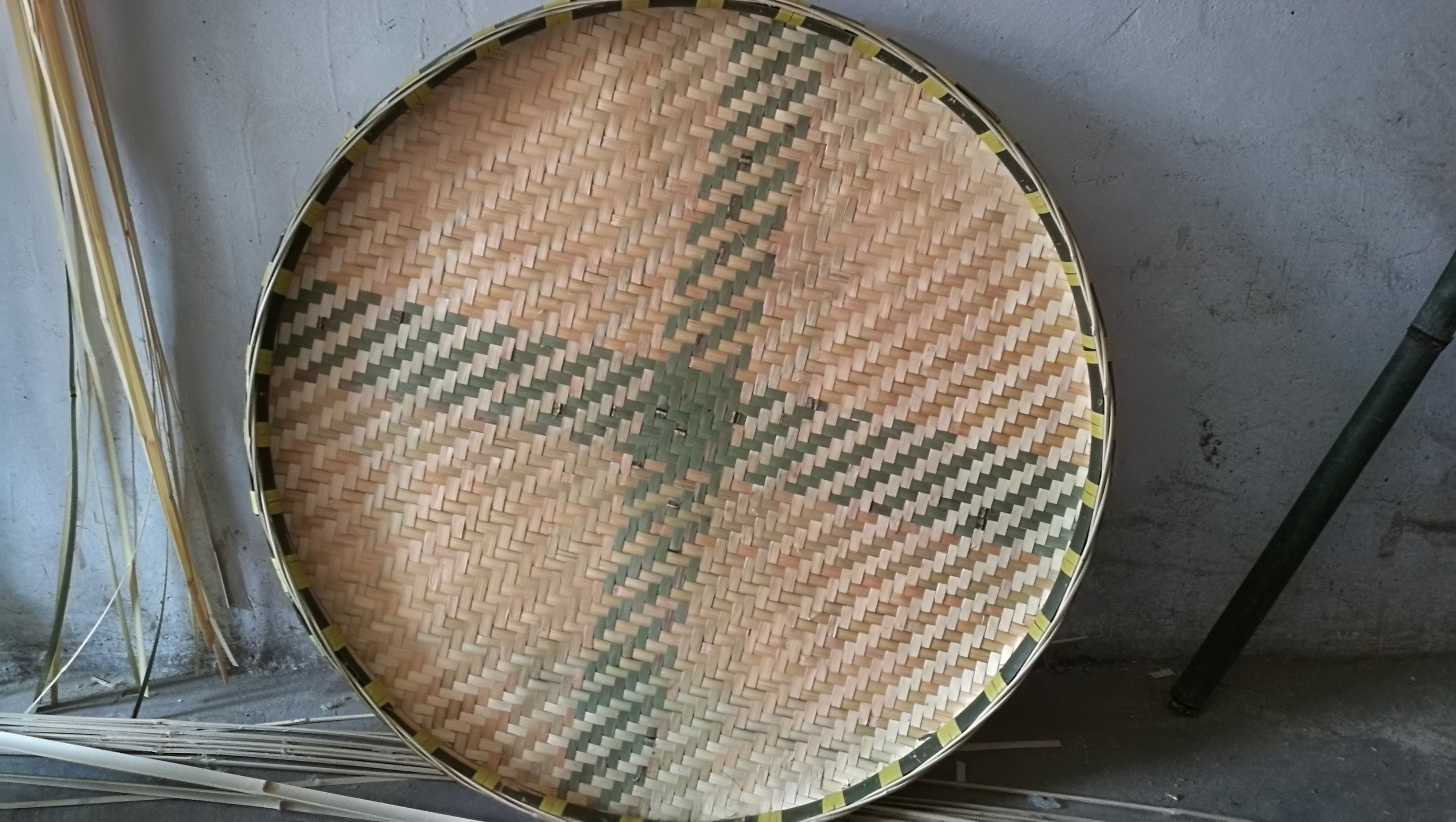 竹编簸箕,让他们的生活有了改善