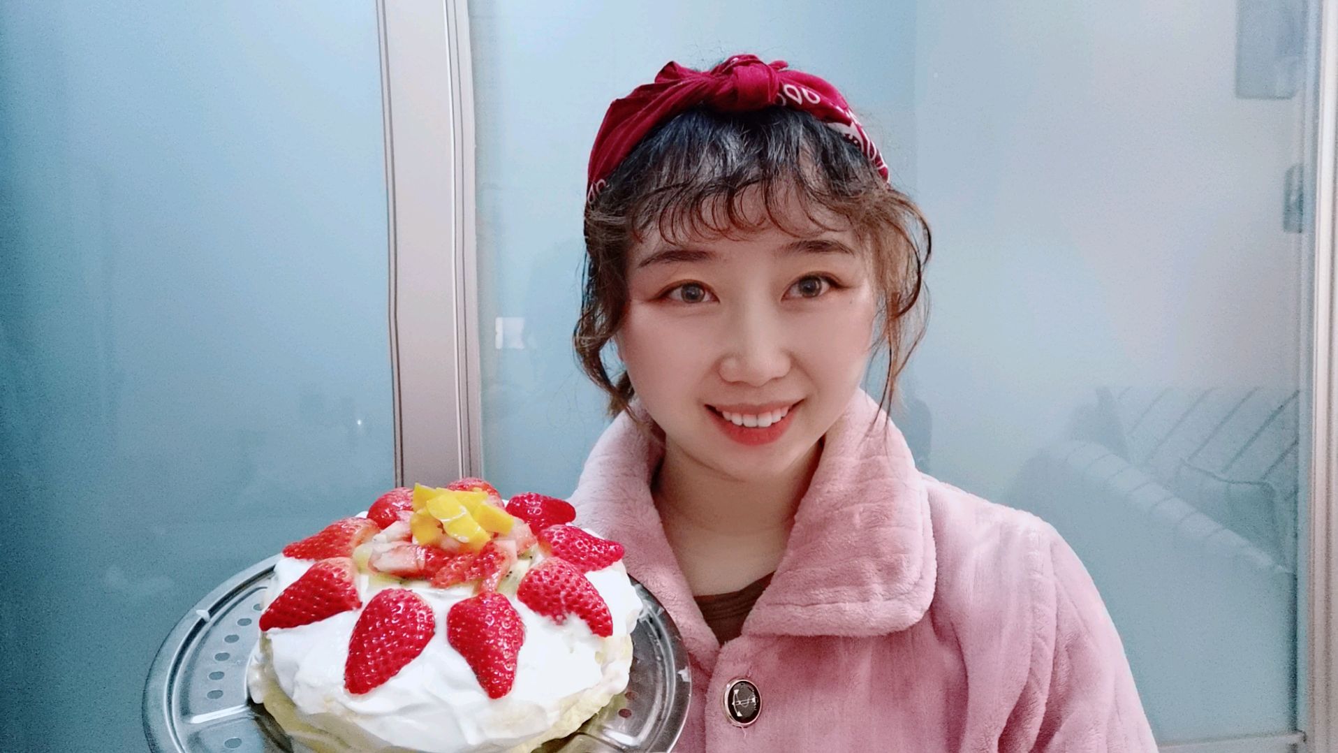 90后打工妹过生日自己制作生日蛋糕,手残党也能做,简单又美味!