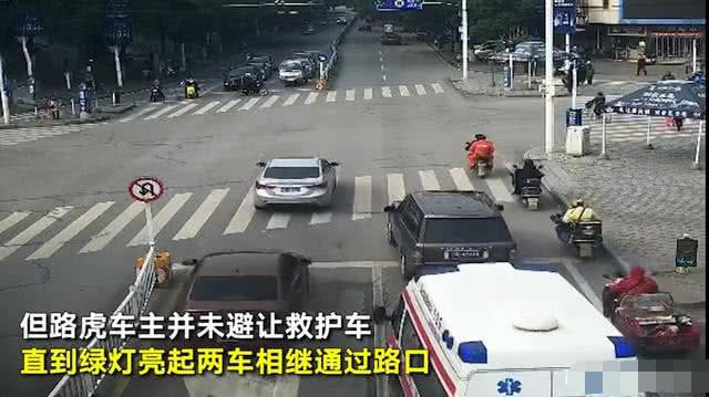 120急救车鸣笛70多秒,百万路虎纹丝不动,网友:有钱了不起