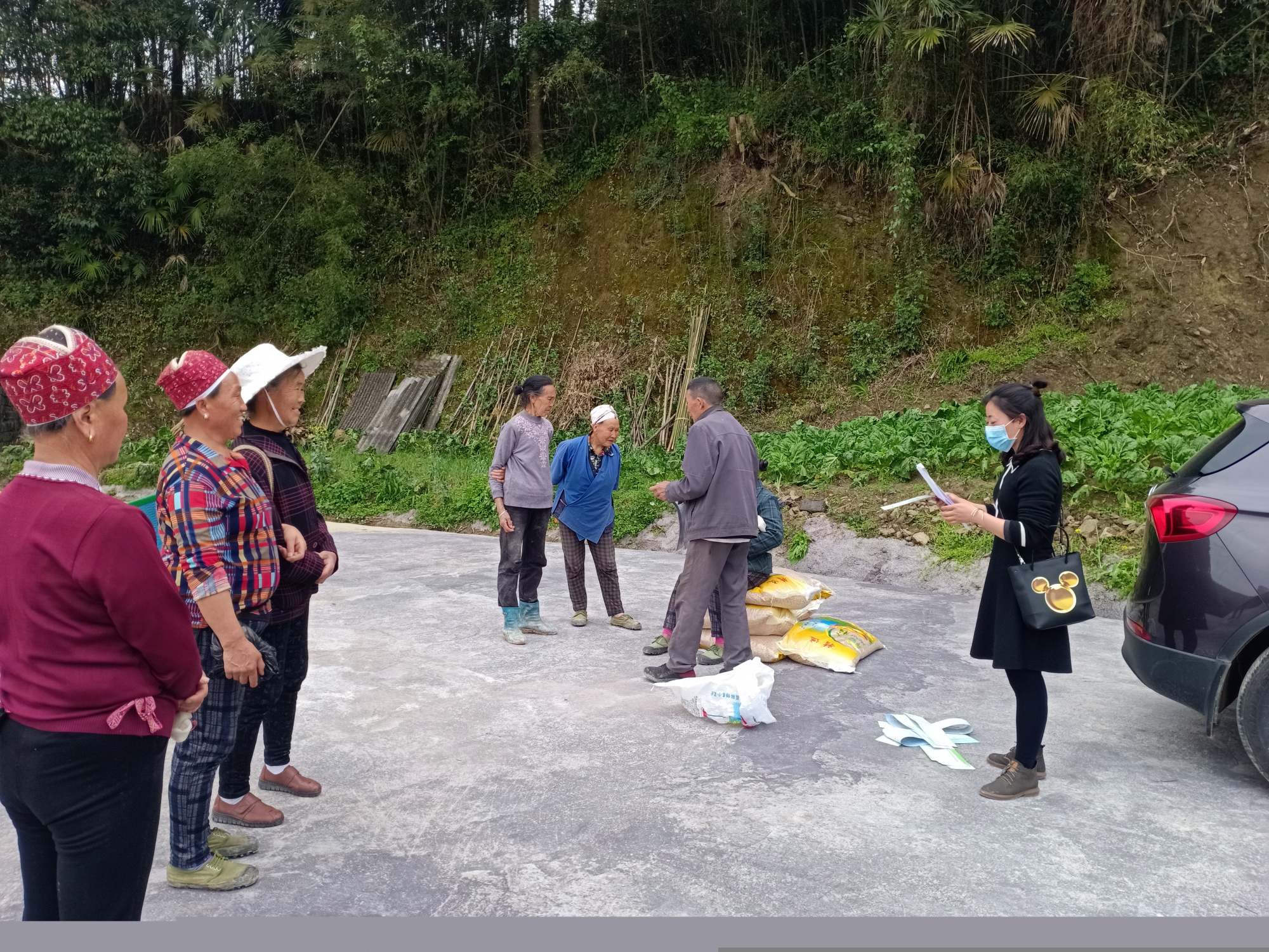 黄平县野洞河镇:辣椒小米耕种忙,玉米变身红高粱