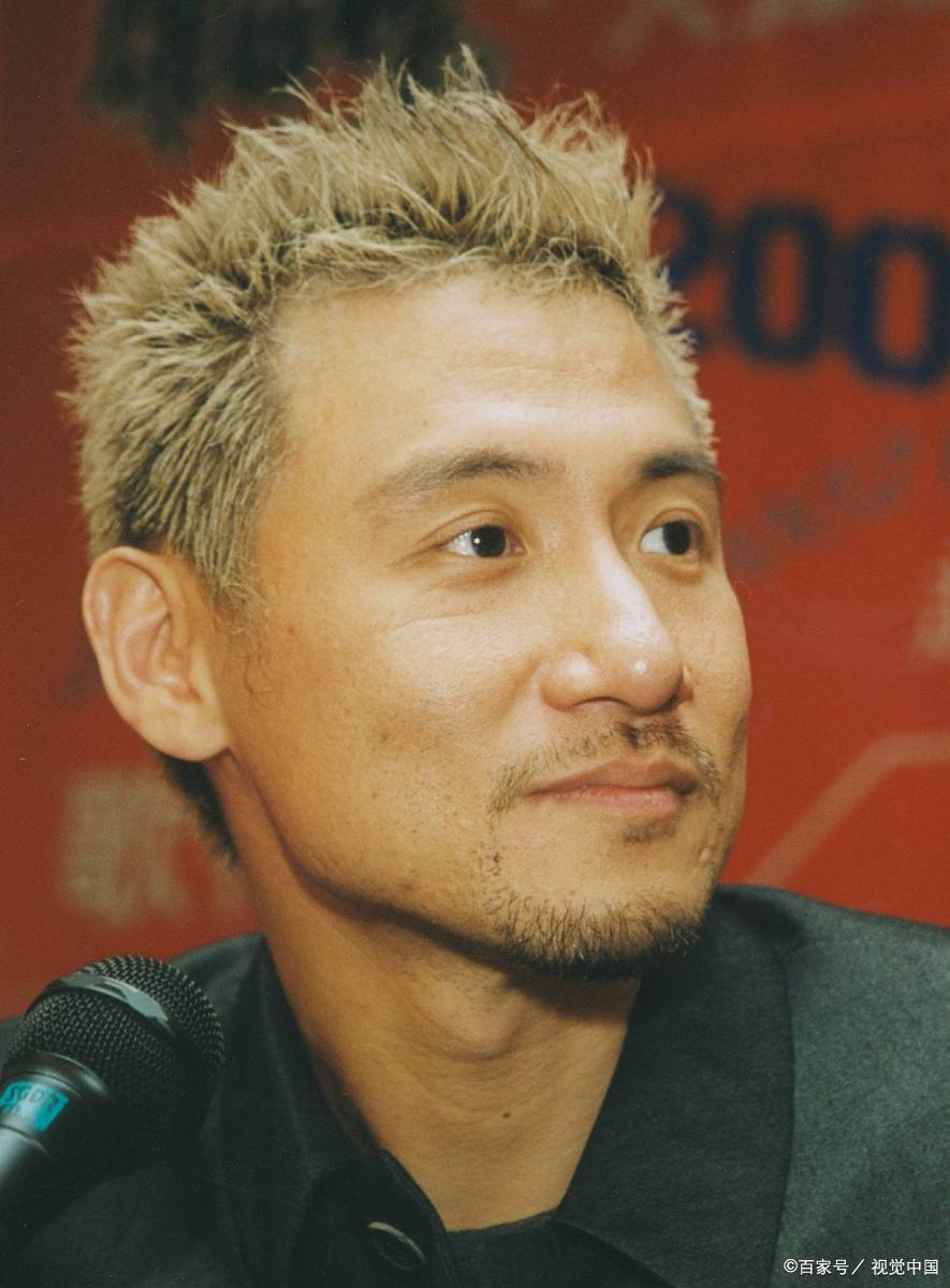 张学友是中国香港著名的歌手,演员,被誉为歌神.