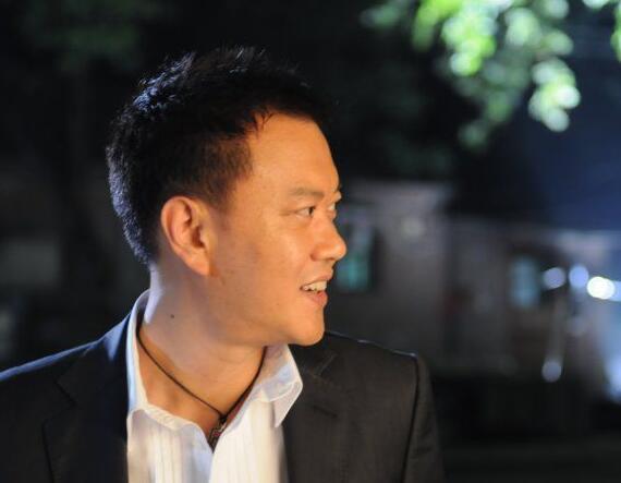 冯嘉怡虽然是个大老板,但他想去拥抱自己真正喜欢的东西