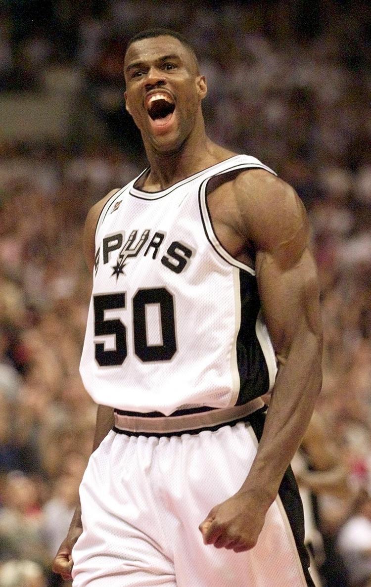 十大中锋从新排名,现役他俩进去了有争议吗?