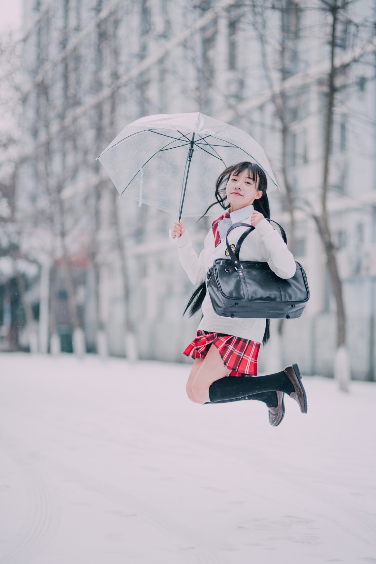 雪天拍照技巧:10个雪天拍照姿势,简单易学,拍照美出新高度