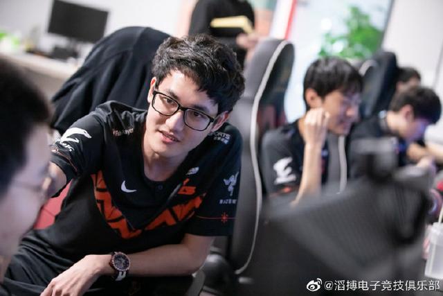 ig输给tes,karsa获封雷达型打野,全图"窥屏"打懵小乐言!