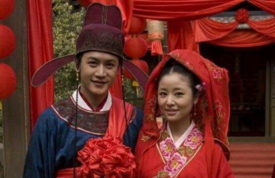 经典对联!上联:"画上荷花和尚画",下联太经典了