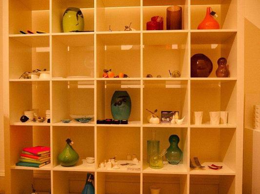 敏感的捕捉市场商机,他大学没毕业就开店当老板