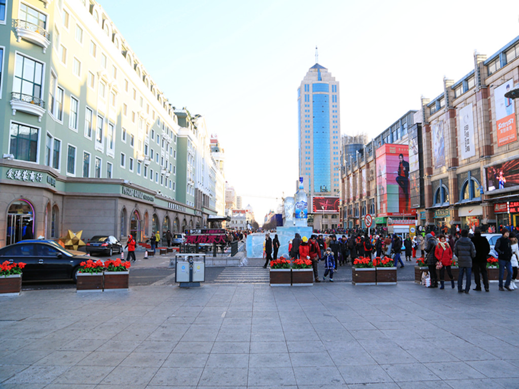 东北地区最出名的步行街,始建于1898年,被称为亚洲第一街