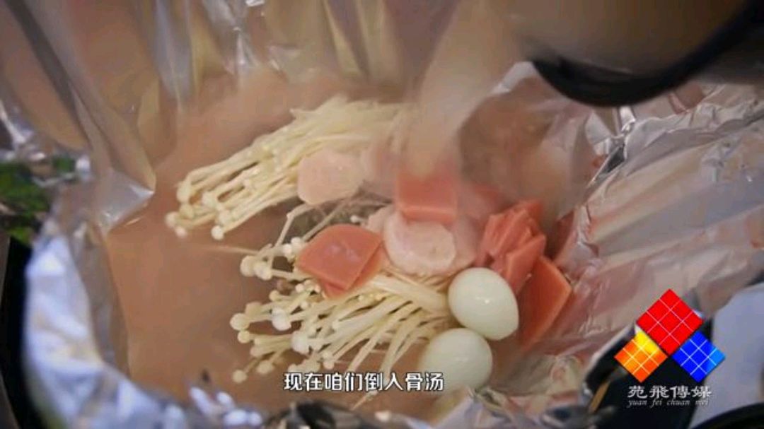 靠自己的双手,小情侣开的锡纸花甲粉店,在青岛也买上房子了……