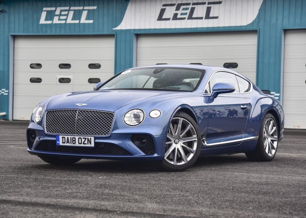 优势宾利的一款车,但是风格与尚慕截然不同,宾利欧陆w12是一款两门