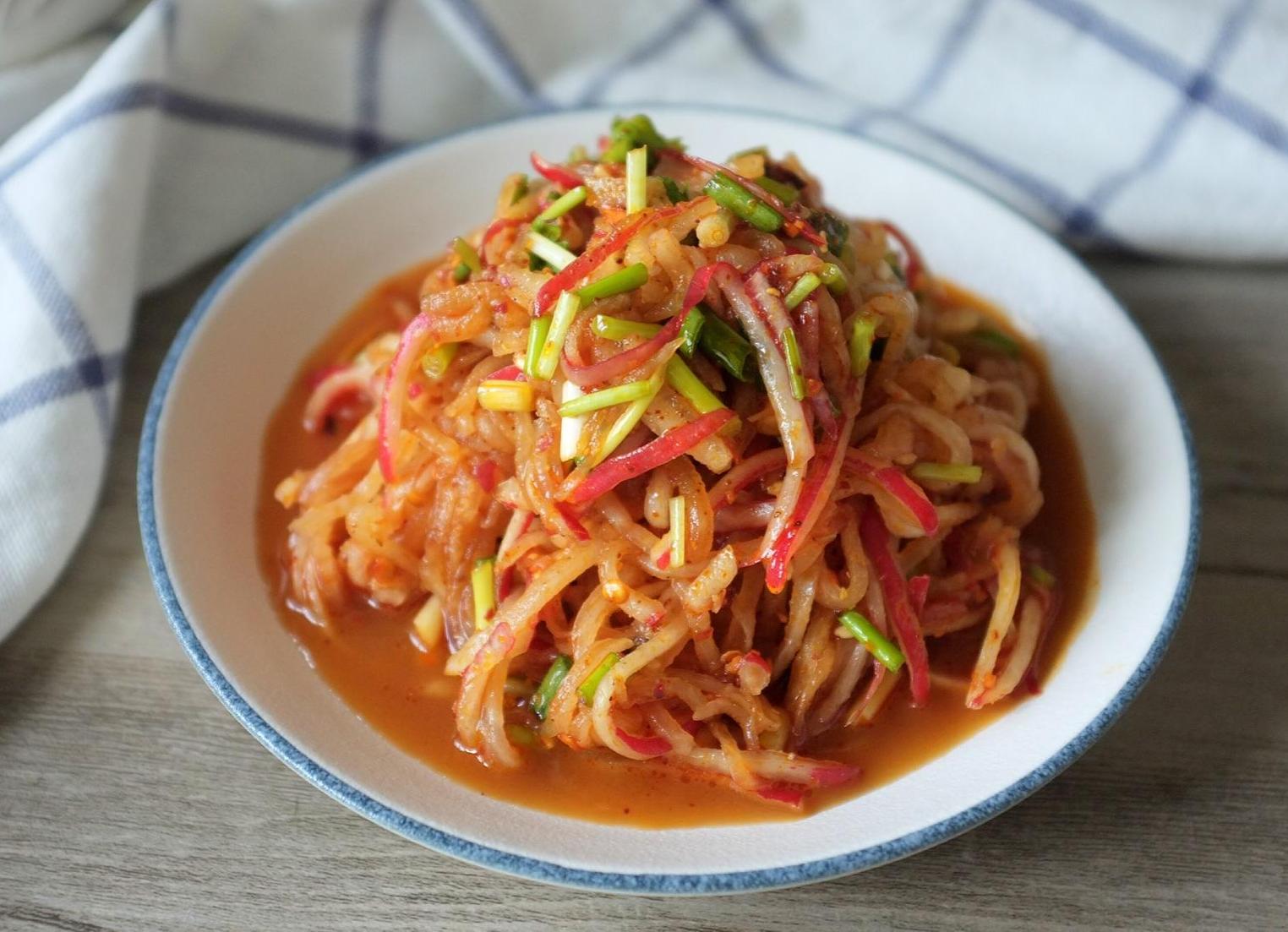 凉拌萝卜丝,要怎么做才好吃?少了这2个技巧,难怪又腥又不入味