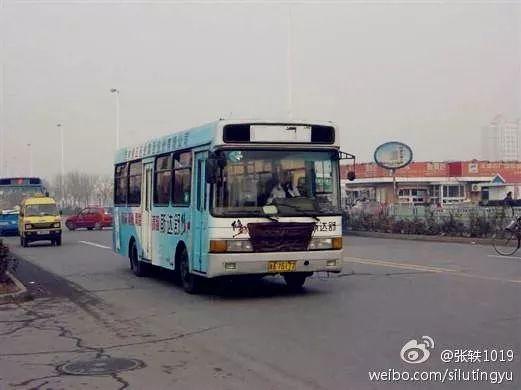 天津80年代的公交车,我曾以为坐着它能去全世界